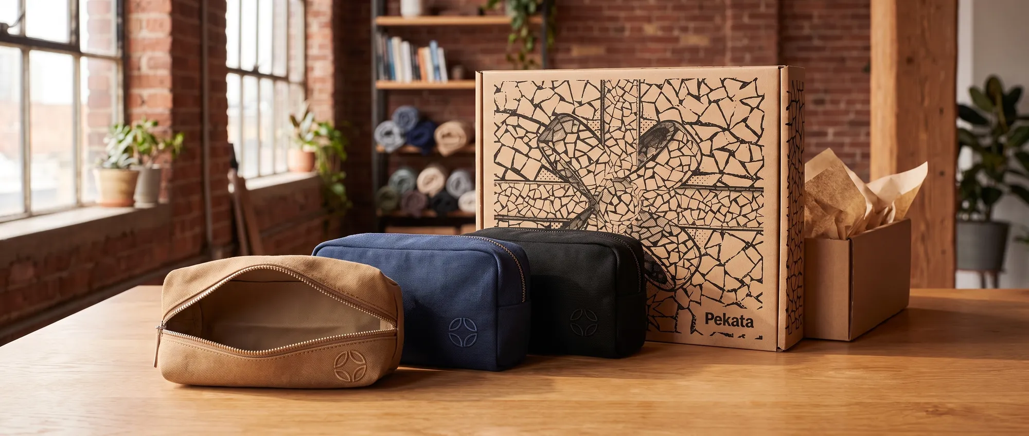 Necessaire de lona de algodão personalizado com o logotipo de uma empresa bordado em pequeno