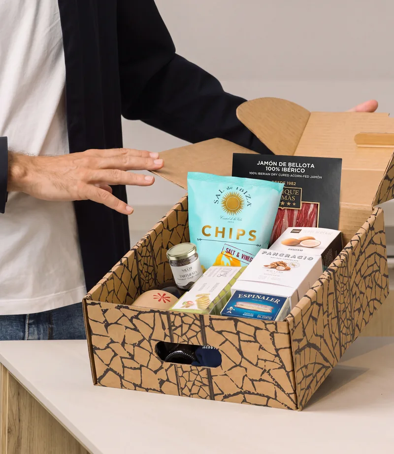 Box of Iberian cured meats and gourmet preserves